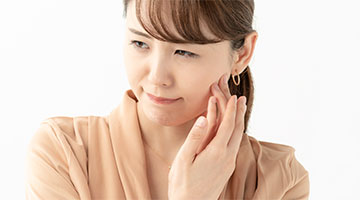 舌や唇などに慢性的な痛みや痺れなどの感覚がある